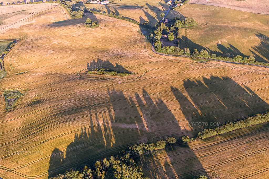 Aerial view: View of the town in Borre in the state Zealand, Denmark. – Photo: IMG_108630.jpg taken on 07/04/2018 by Werner Riehm/FLY-FOTO.com – Resolution of the original: 5472 x 3648 px