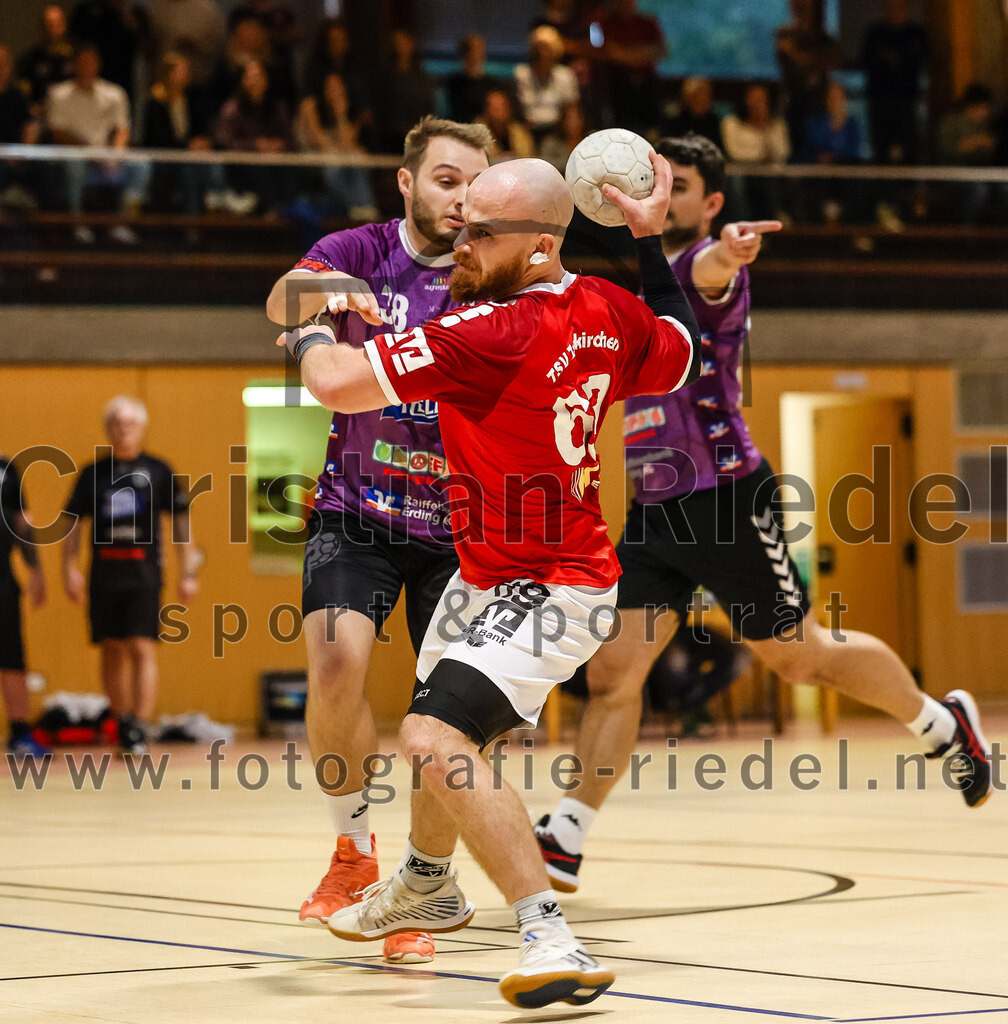 2024-10-20_089_SpVgg_Altenerding_II_gegen_TSV_Taufkirchen-Vils | Erding, Deutschland, 20.10.2024:Handball, Bezirksliga Männer Ost 2024 / 2025, 3. Spieltag, SpVgg Altenerding II gegen TSV Taufkirchen/Vils, Endergebnis: 15:20Florian Schiffel (SpVgg Altenerding, #38), Andreas Rej (TSV Taufkirchen/Vils, #69)Foto: Christian Riedel / fotografie-riedel.net