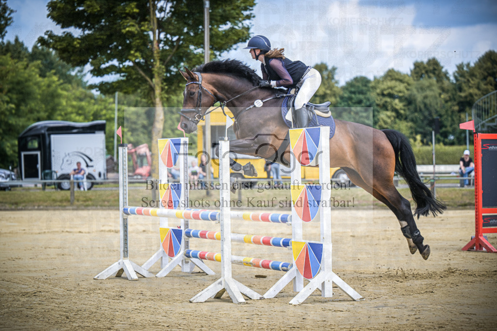 DOS_5604 | Entdecke hochwertige Reitturnierfotos von Foto Oger. Professionell, emotional und authentisch – jetzt Lieblingsmomente im Shop bestellen.Deutschlandweite Turnierfotografie. - Realisiert mit Pictrs.com