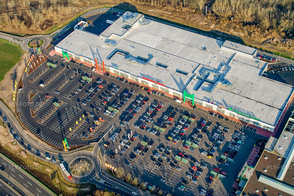 Martktauf im Maximilian Center | Luftbild: Martktauf im Maximilian Center im Ortsteil Maximiliansau in Wörth im Bundesland Rheinland-Pfalz in Deutschland. Foto: IMG_9069.jpg vom 15.12.2007 durch Werner Riehm/FLY-FOTO.de - Realisiert mit Pictrs.com