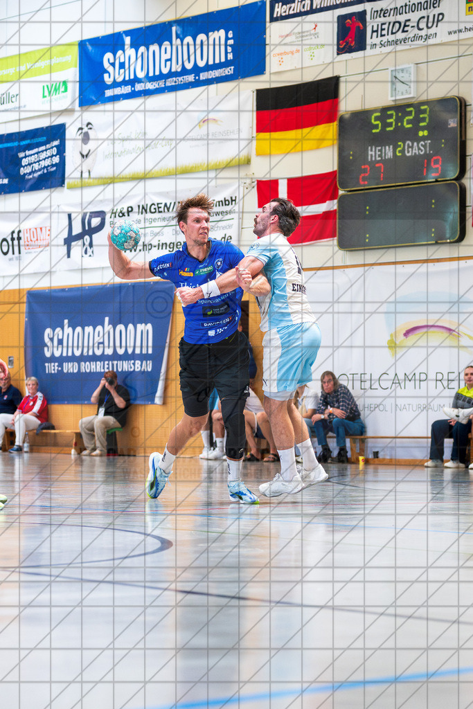 IHC 2026 - VfL Gummersbach vs. Mors-Thy Håndbold | Teitur Einarsson (VfL Gummersbach #14), Oliver Sonne Wosniak (Mors-Thy Håndbold #17); IHC 2026 - VfL Gummersbach vs. Mors-Thy Håndbold am 09.08.26 in Sporthalle KGS, Schneverdingen - Realisiert mit Pictrs.com