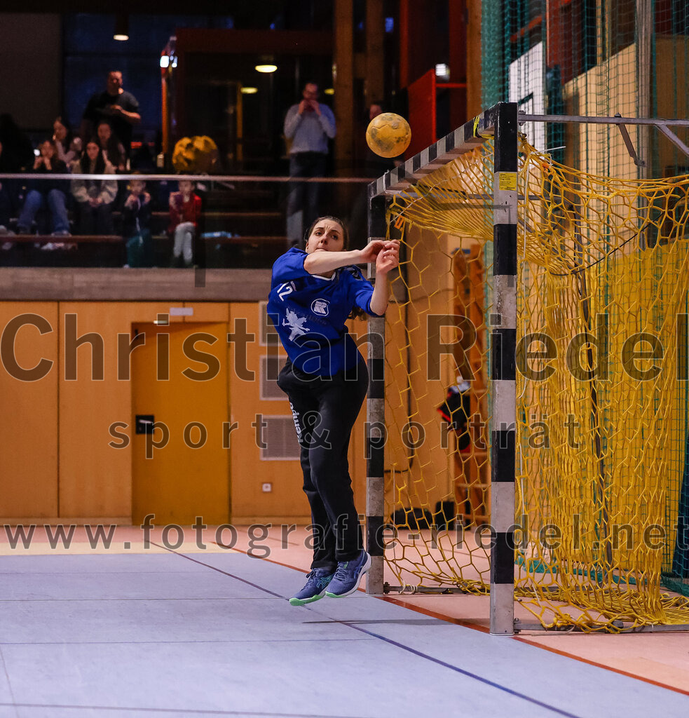 2025-02-15_074_SpVgg_Altenerding_gegen_MTV_Pfaffenhofen | Erding, Deutschland, 15.02.2025:Handball, Bezirksoberliga Frauen Altbayern 2024 / 2024, 14. Spieltag, SpVgg Altenerding gegen MTV Pfaffenhofen, Endergebnis: 27:23Torfrau Annika Riehm (MTV Pfaffenhofen, #12)Foto: Christian Riedel / fotografie-riedel.net