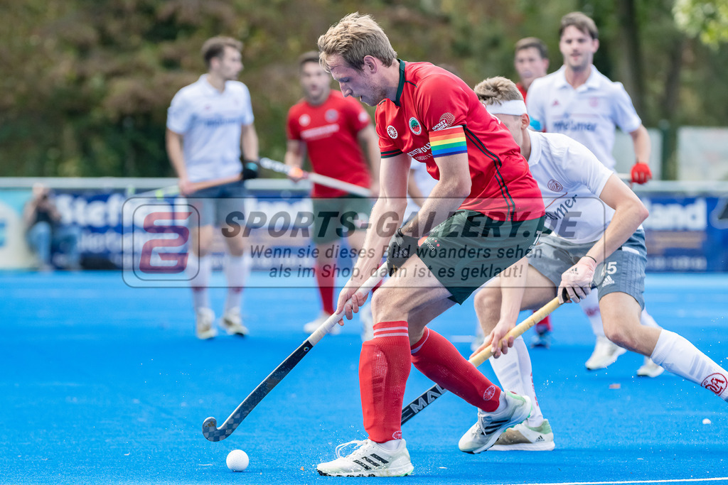 HK_20230930_104788 | 1.Bundesliga Herren Crefelder HTC - Club an der Alster am 30.9.2023 CHTC, Krefeld , Niklas Wellen ( Crefelder HTC 10 ) , Johann Baumann ( Club an der Alster )