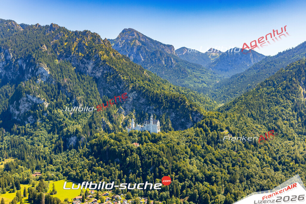 Schrägluftbild  Schloss Neuschwanstein  Schwangau - Das Luftbild wurde 2025 vom UL-Flugzeug heraus erstellt ( keine Drohne ) - Hochauflösende Luftaufnahme -Nicht vergleichbar mit Google Maps oder Satelittenbilder- Die Geschenkidee !Mit Lizenz und Bildrechte bestellbar