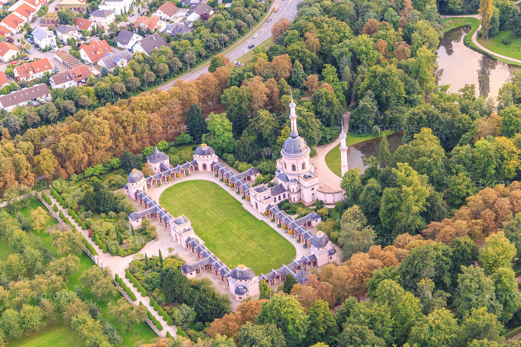 Luftbild: Moschee im Schwetzinger Schlossgarten in Schwetzingen im Bundesland Baden-Württemberg in Deutschland. Foto: IMG_102604.jpg vom 24.08.2017 durch Werner Riehm/FLY-FOTO.deGartenmoschee