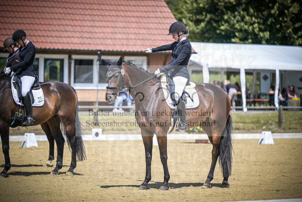 DOS_4134 | Entdecke hochwertige Reitturnierfotos von Foto Oger. Professionell, emotional und authentisch – jetzt Lieblingsmomente im Shop bestellen.Deutschlandweite Turnierfotografie. - Realisiert mit Pictrs.com
