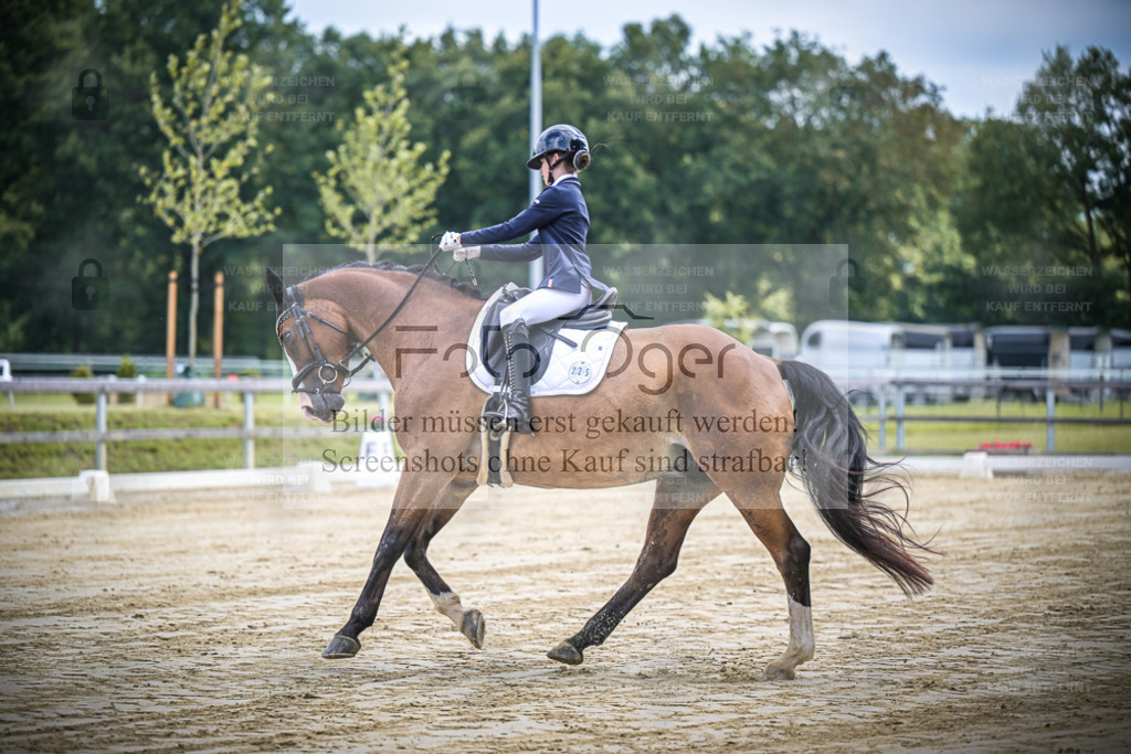 DOS_0445 | Entdecke hochwertige Reitturnierfotos von Foto Oger. Professionell, emotional und authentisch – jetzt Lieblingsmomente im Shop bestellen. - Realisiert mit Pictrs.com