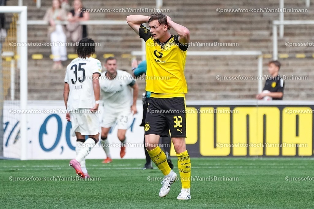 xydrx30082502036 | 30.08.2025, xydrx, Fußball, Regionalliga West, Borussia Dortmund II - Borussia Mönchengladbach II , Saison 2025 2026, Stadion Rote Erde: David Lelle (Borussia Dortmund II #32)