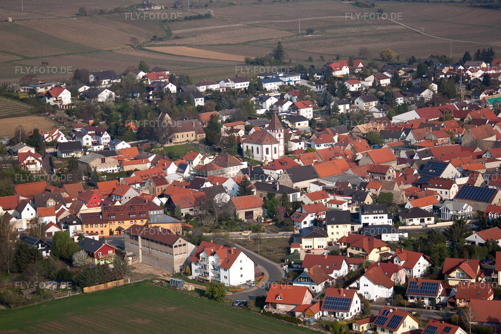 Luftbild: an der Weinstraße im Ortsteil Großbockenheim in Bockenheim im Bundesland Rheinland-Pfalz in Deutschland. Foto: IMG_49688.jpg vom 13.04.2012 durch Werner Riehm/FLY-FOTO.de