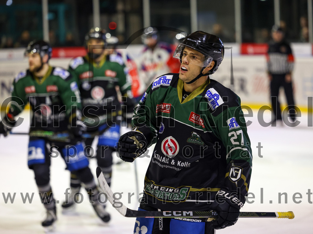 2023-01-22_113_Eishockey_TSV_Erding_gegen_ESC_Dorfen | Erding, Deutschland, 22.01.2023:
Eishockey, Bayernliga 2022 / 2023, 29. Spieltag, TSV Erding gegen ESC Dorfen, Endergebnis: 6:2

Mark Waldhausen (Erding Gladiators, #27)

Foto: Christian Riedel / fotografie-riedel.net