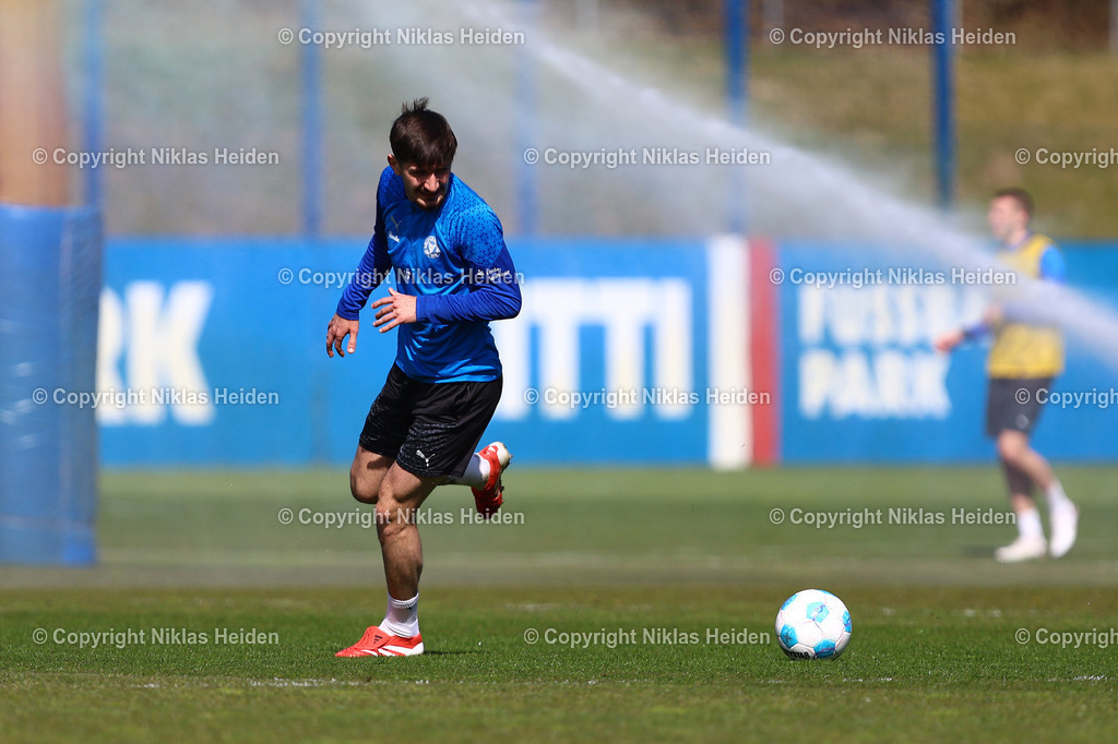 NH_HolsteinKiel_Training_08042025 | #37 Armin Gigovic (Holstein Kiel)Fußball I Herren I Training I Saison 2024-2025 I Holstein Kiel I 08.04.2025 I Citti-Fußballpark
