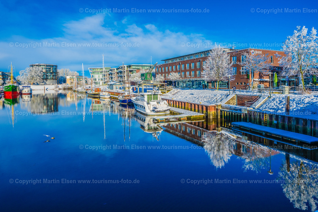 Stade Stadthafen Hotel Altstadt Winter Schnee_ELS_2299030126 | Fotos aus den Touristenorten aus Norddeutschland. - Realisiert mit Pictrs.com
