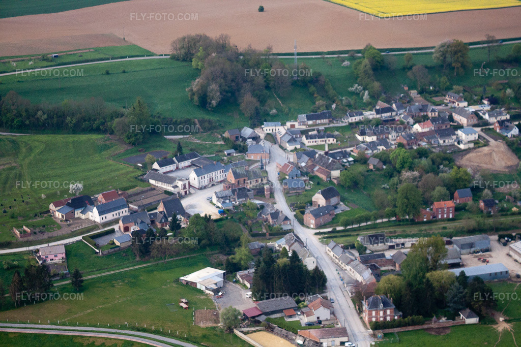 Aerial view: View of the town in Proisy in the state Aisne, France. – Photo: IMG_39976.jpg taken on 04/17/2011 by Werner Riehm/FLY-FOTO.com – Resolution of the original: 4752 x 3168 px