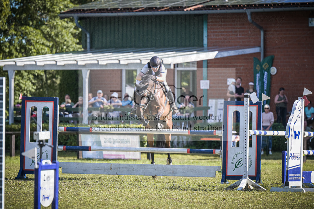 DOS_0617 | Entdecke hochwertige Reitturnierfotos von Foto Oger. Professionell, emotional und authentisch – jetzt Lieblingsmomente im Shop bestellen.Deutschlandweite Turnierfotografie. - Realisiert mit Pictrs.com