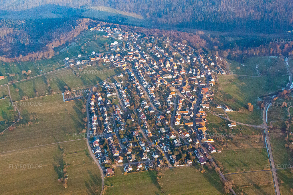 Luftbild: Ortsansicht von Westen im Ortsteil Burbach in Marxzell im Bundesland Baden-Württemberg in Deutschland. Foto: IMG_62055.jpg vom 31.01.2014 durch Werner Riehm/FLY-FOTO.de