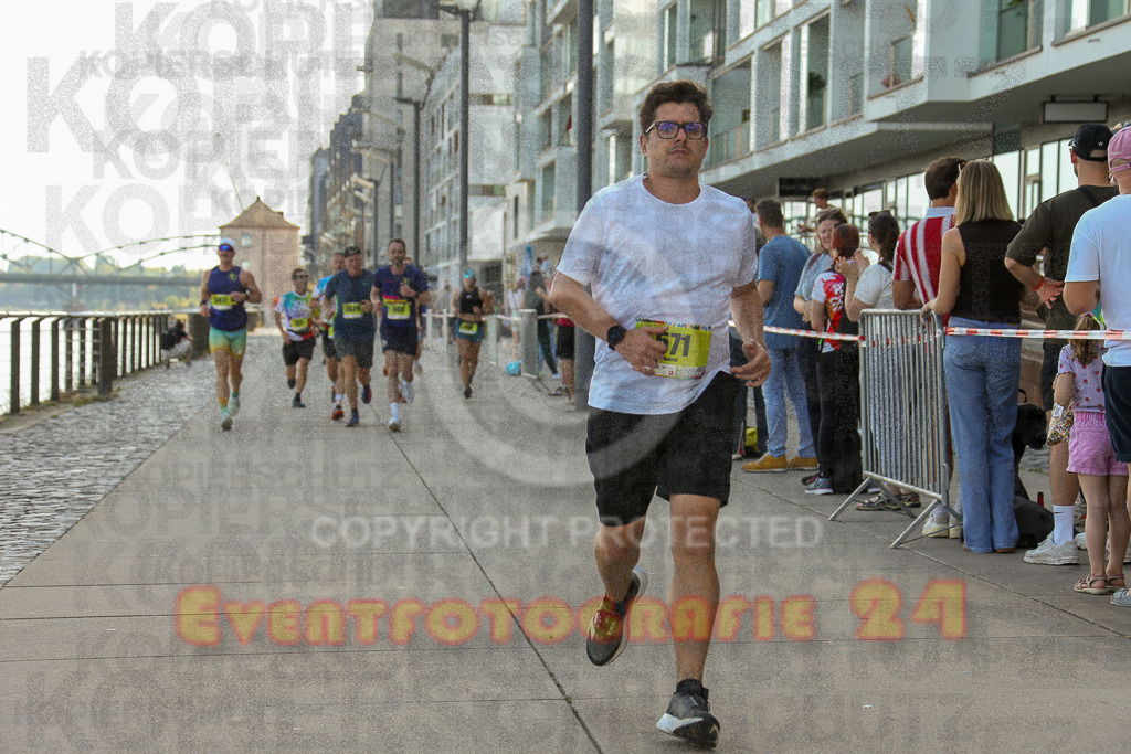 250920_1446_EX1_7525 | Sportfotografie im Rhein-Sieg Kreis, Köln, Bonn, NRW, Rheinland Pfalz, Hessen, etc. Unser Tätigkeitsfeld umfasst den Laufsport vom Volkslauf über den Marathon, Duathlon, Triathon bis zum Ultralauf wie Kölnpfad Ultra oder Schindertrail.