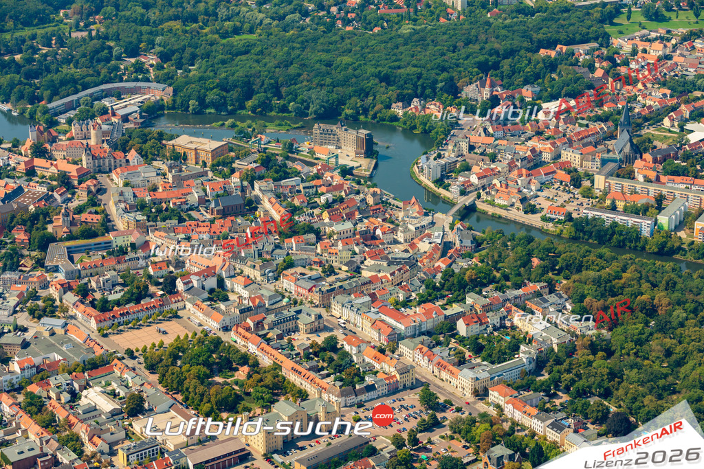 Bergstadt Bernburg Bild- Das Luftbild wurde 2025 vom UL-Flugzeug heraus erstellt ( keine Drohne bzw. Drohnenaufnahme ) - Hochauflösende Luftaufnahme -Nicht vergleichbar mit Google Maps oder Satelittenbilder- Die Geschenkidee !Mit Lizenz und Bildrechte bestellbar - CC