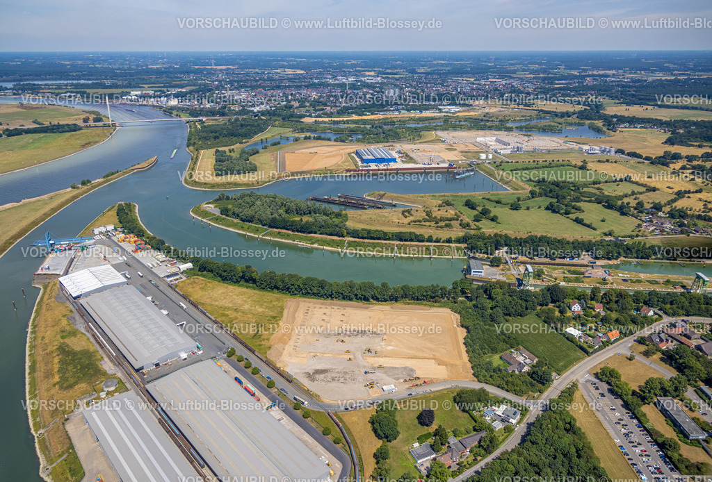 Voerde220702851 | Luftbild, Mündungsgebiet Wesel-Datteln-Kanal in den Fluss Rhein, Schleuse Friedrichsfeld, Rhein-Lippe-Hafen Wesel, Lippemündungsraum, Spellen, Voerde, Ruhrgebiet, Nordrhein-Westfalen, Deutschland