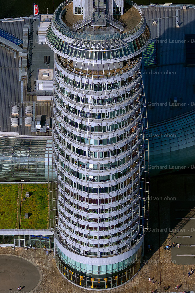 9102016 | BREMERHAVEN 01.06.2020 Hochhaus- Gebäude der Hotelanlage " Atlantic Hotel Sail City " und Klimahaus an der Straße Am Längengrad in Bremerhaven im Bundesland Bremen, Deutschland. Weiterführende Informationen bei: ATLANTIC Hotels Management GmbH,  Klimahaus® Betriebsgesellschaft mbH. // High-rise building of the hotel complex " Atlantic Hotel Sail City " and Klimahaus on street Am Laengengrad in Bremerhaven in the state Bremen, Germany. Further information at: ATLANTIC Hotels Management GmbH,  KlimahausA? Betriebsgesellschaft mbH. Foto: Gerhard Launer