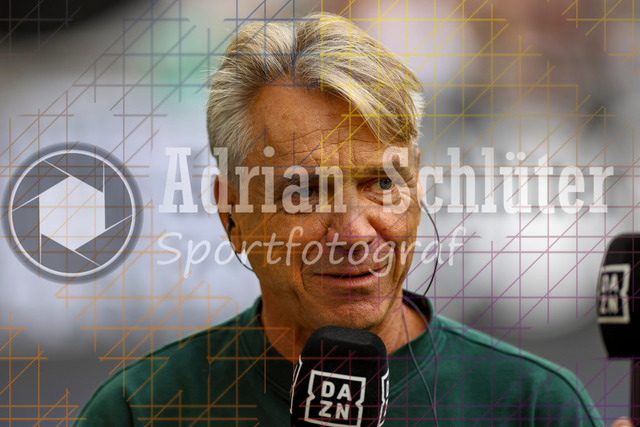 Borussia Mönchengladbach vs SV Werder Bremen - Bundesliga  | Mönchengladbach, Deutschland, 14.09.25:   Trainer Horst Steffen (SV Werder Bremen) im Interview waehrend des Spiels der Bundesliga zwischen Borussia Mönchengladbach vs SV Werder Bremen im Stadion im Borussia Park(Foto von Brauer-Fotoagentur / Adrian Schlueter)