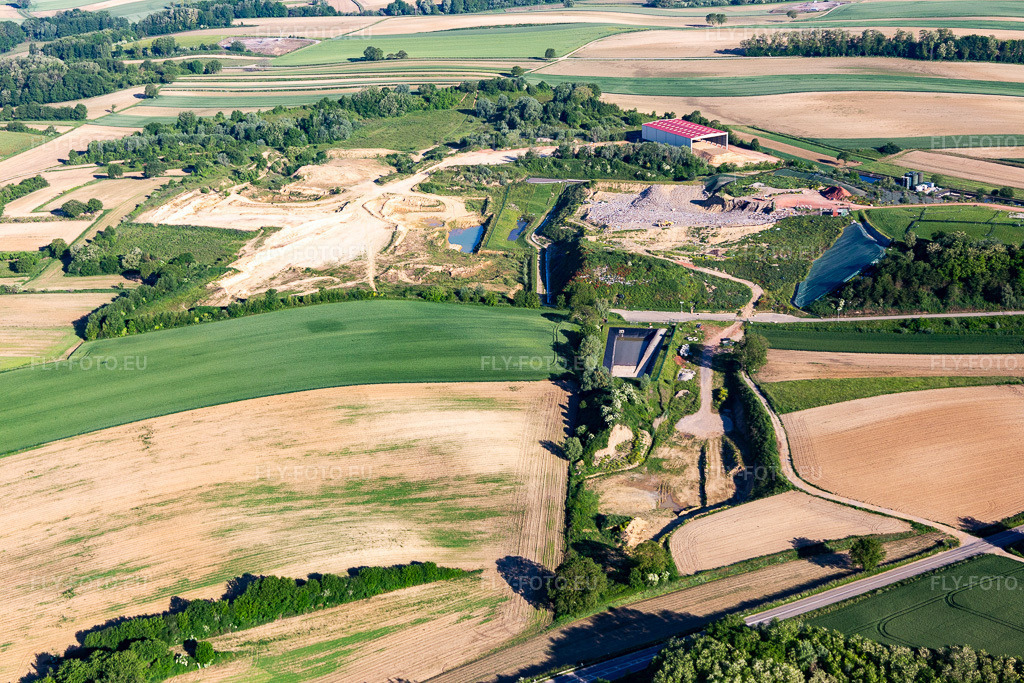 Vue aérienne: Déchetery à Schaffhouse-près-Seltz dans le département Bas Rhin, France. Photo: IMG_115028.jpg prise le 01/06/2019 par Werner Riehm/FLY-FOTO.eu – Résolution de l'original: 5472 x 3648 px