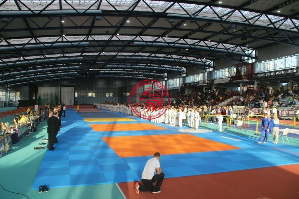 MSY-2022-10-30-7895 | Fotos vom Adler Cup - Pictures from Adler Cup

Hier findet Ihr alle Eindrücke und großen Momente der Adler Cup Wochenenden. Here you will find all impressions and great moments of the Adler Cup weekends. - Realisiert mit Pictrs.com