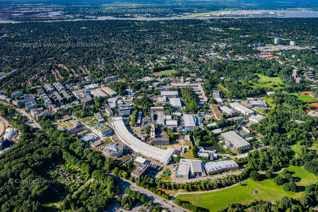 Hamburg_Bahrenfeld_Desy_Deutsches_Elektronensynchrotron_ELS_0533050823 | HAMBURG 09.08.2023 Gebäudekomplex des Institut Center for Free-Electron Laser Science und die Petra-III Max von Laue Hall Deutsches Elektronen-Synchrotron DESY an der Notkestraße in Hamburg. Weiterführende Informationen bei: Deutsches Elektronen-Synchrotron DESY. // Building complex of the Institute Center for Free-Electron Laser Science in Hamburg in Germany. Further information at: Deutsches Elektronen-Synchrotron DESY. Foto: Martin Elsen