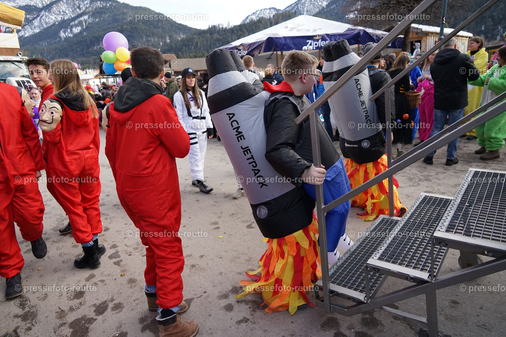 news-2023-Feb11-Fasching-Weissenbach-DSC01993 | Info aus dem Bezirk Reutte/Ausserfern Tirol sowie eine umfangreiche Bilddatenbank über die gesamte Region: Lechtal, Talkessel Reutte, Tannheimertal, Zwischentoren. Lech, Plansee, Zugspitze, Grenztunnel, B179, Fernpassstraße, Verkehr, Lawinen, Tradition, - Realisiert mit Pictrs.com