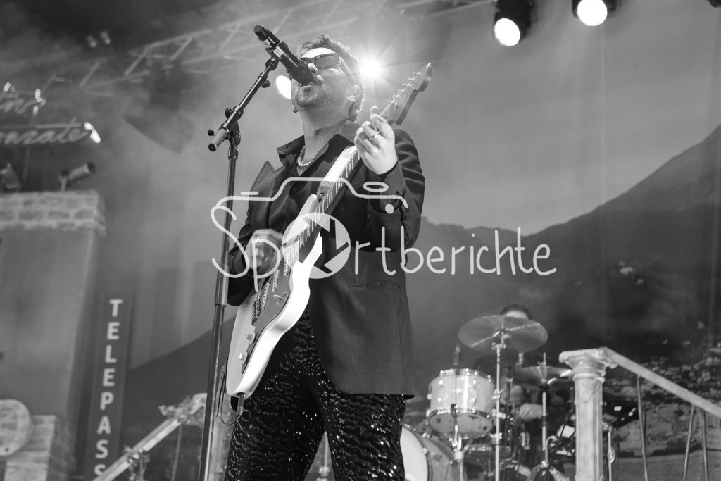 Noiesehausen | Die Band "Roy Bianco &amp; die Abbrunzati Boys" spielen beim Festival "Noisehausen" in Schrobenhausen / Im Bild Gitarrist "Die Abbrunzati Boys"