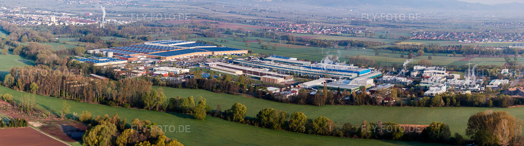 Luftbild: Panorama - Perspektive Industrie- und Gewerbegebiet Landau Ost (Michelin Reifenwerke) in Landau in der Pfalz im Bundesland Rheinland-Pfalz in Deutschland. Foto: IMG_49555-Bearbeitet.jpg vom 13.04.2012 durch Werner Riehm/FLY-FOTO.deAuflösung des Originals: 10894 x 3053 px