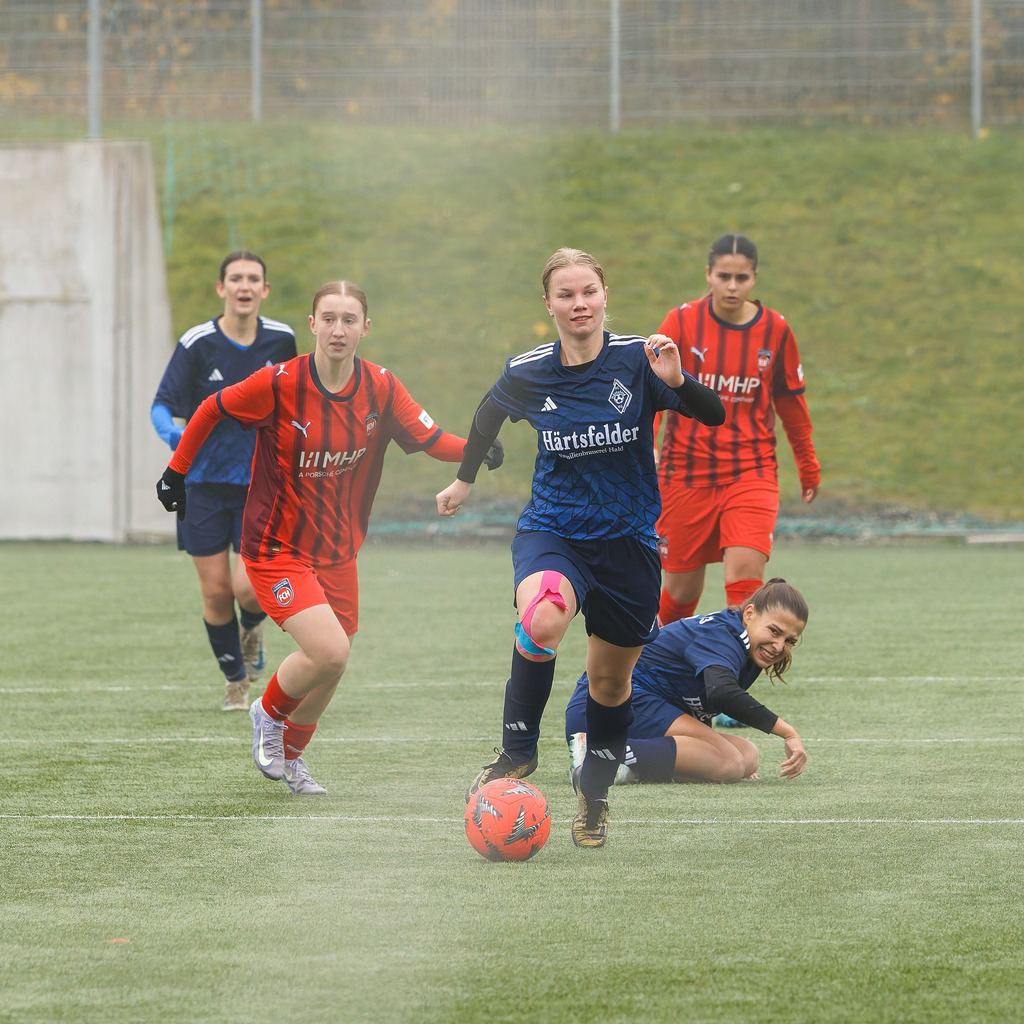 FCH-HÄR_251019_6965 | Fotopresso – Sportfotografie in Heidenheim & Umgebung. Professionelle Sportfotografie für unvergessliche Momente. Dynamische Action-Shots, emotionale Szenen & hochwertige Bilder. - Realisiert mit Pictrs.com