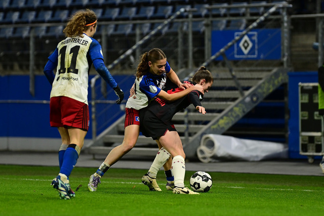 Fußball I Frauen I Saison 2025-2026 I DFB-Pokal I Achtelfinale I Hamburger SV - Bayer 04 Leverkusen I 17716 | Der Sportfotograf. - Realisiert mit Pictrs.com