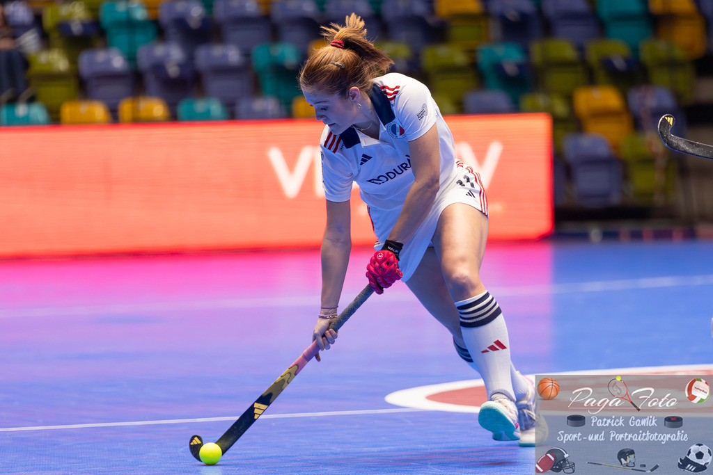 Volvo E.R.B. Final 4 Halbfinale Frauen: Mannheimer HC - Düsseldorfer HC, 25.01.2025 | Sonja Zimmermann (Mannheimer HC #11) am Ball, Mannheimer HC - Düsseldorfer HC, Frankfurt, Süwag Arena, 25.1.2025 - Realisiert mit Pictrs.com