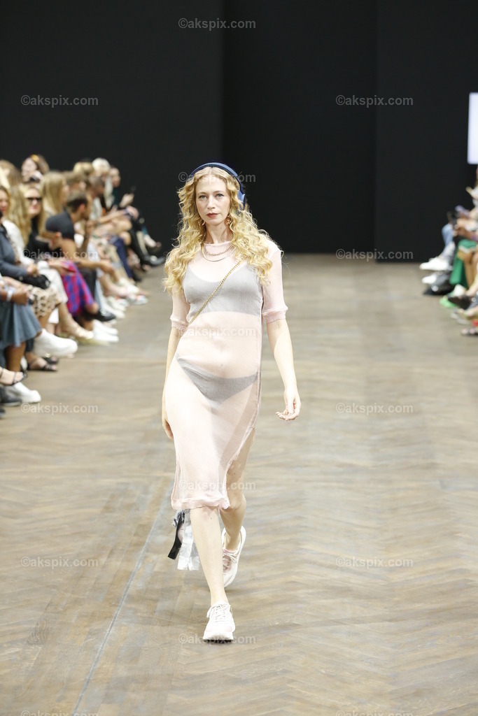 _76A4213 | Die Bildagentur Akspix ist eine Online-Bildagentur und bietet professionelles und kreatives Bildmaterial Royalty free und Rights Managed. Bildarchiv Akspix bietet eine große Auswahl an kreativen und klassischen Motiven.Frankfurt Fotograf, Fotoshooting