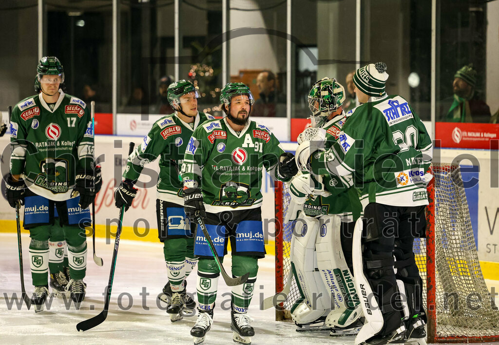 2024-01-05_003_TSV_Erding_gegen_VfE_Ulm-Neu-Ulm | Erding, Deutschland, 05.01.2024:
Eishockey, Bayernliga Vorrunde 2023 / 2024, 22. Spieltag, TSV Erding gegen VfE Ulm/Neu-Ulm, Endergebnis: 7:6

Rudolf Lorenz (Erding Gladiators, #91), Torwart Dimitri Pätzold (Erding Gladiators, #32), Torwart Matthias Kipfelsberger (Erding Gladiators, #30)

Foto: Christian Riedel / fotografie-riedel.net