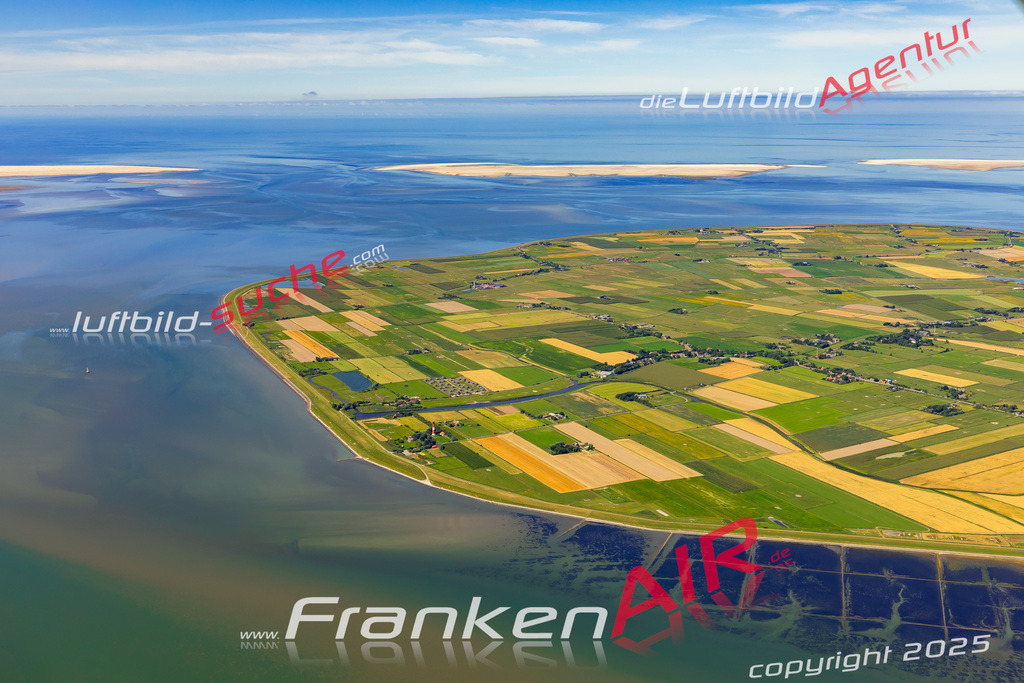 Aktuelles Luftbild von Insel Pellworm - Die Luftaufnahme wurde 2022 mittels UL-Flugzeug erstellt ( keine Drohne ) - hochauflösende Kamera-Systeme von  Canon -Beste Qualität - Für grossformatige Ausdrucke geeignet. Die Geschenkidee !