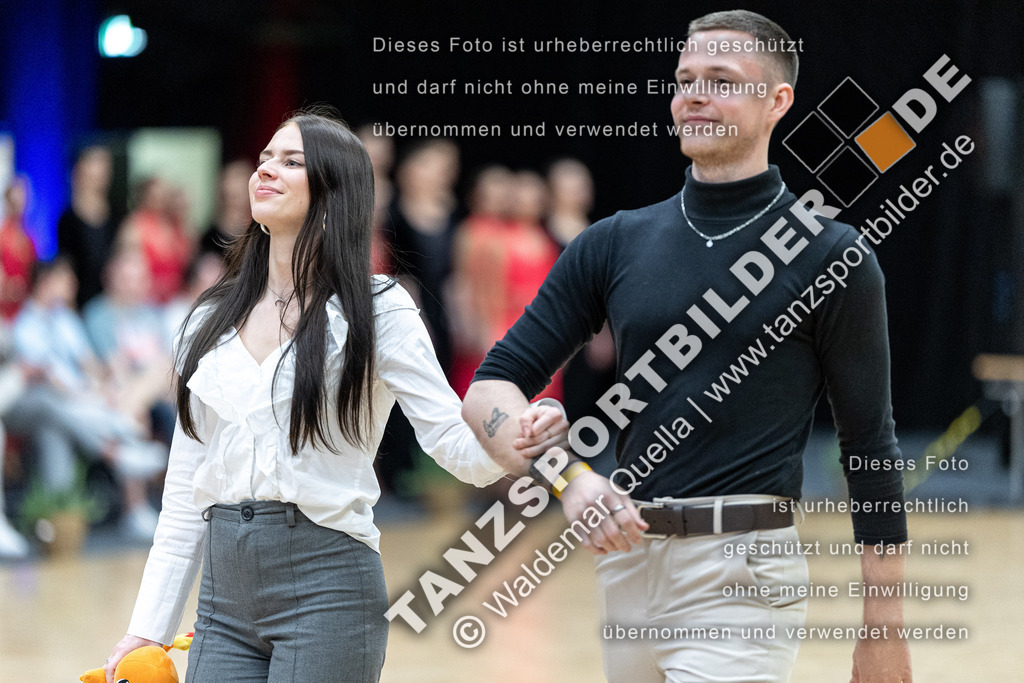 20240406-12195 | Hier finden Sie Tanz Bilder vom Latein und Standard Formationen tanzen. Sportbilder vom Tanzsport. Schöne Fotos und von Weltmeisterschaft, Europameisterschaft, Bundesliga, Regionalliga, Oberliga und Landesliga sowie von GOC Stuttgart, DanceComp, WM Bremen