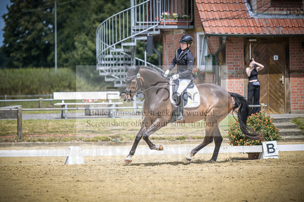 DOS_2312 | Entdecke hochwertige Reitturnierfotos von Foto Oger. Professionell, emotional und authentisch – jetzt Lieblingsmomente im Shop bestellen.Deutschlandweite Turnierfotografie. - Realisiert mit Pictrs.com