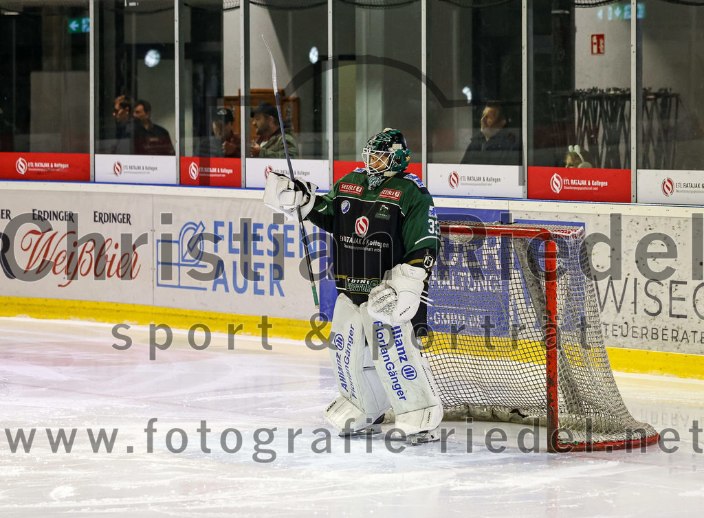 2022-10-30_014_TSV_Erding_gegen_ESC_Riverrats_Geretsried | Erding, Deutschland, 30.10.2022:
Eishockey, Bayernliga 2022 / 2023, 9. Spieltag, TSV Erding gegen ESC Riverrats Geretsried, Endergebnis: 3:5

Torwart Thomas Hingel (Erding Gladiators, #33)

Foto: Christian Riedel / fotografie-riedel.net
