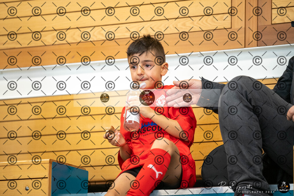 20241124_FCR-Hallenturnier-F3_2_046 | Sport und Naturfotografie von Roberto Esposito zeigt echte Momente Bewegung und die Schönheit der Natur. Ausdrucksstarke Bilder schaffen Emotionen.