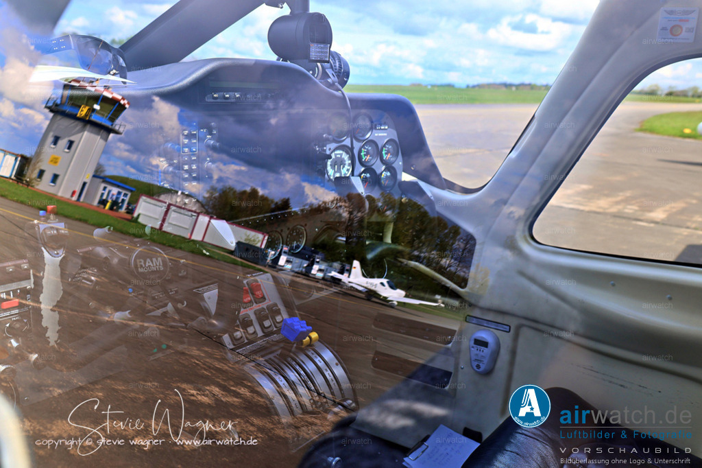 PropExpress - Tecnam P2006T SMP | PropExpress betreibt ein Tecnam P2006T-Multi-Mission-Flugzeug (SMP), das für die Erfassung von Luftdaten stark modifiziert wurde. Dieses Flugzeug ist mit einer großen Luke, Hardpoints für verschiedene Antenneninstallationen, einem unabhängigen Missionsstromversorgungssystem und einem Bedienerschalter ausgestattet. Es ist für den kurzen Start und die Landung (STOL) ausgelegt und kann auf unebenen Landebahnen betrieben werden, sodass es für eine Vielzahl von Missionen geeignet ist.