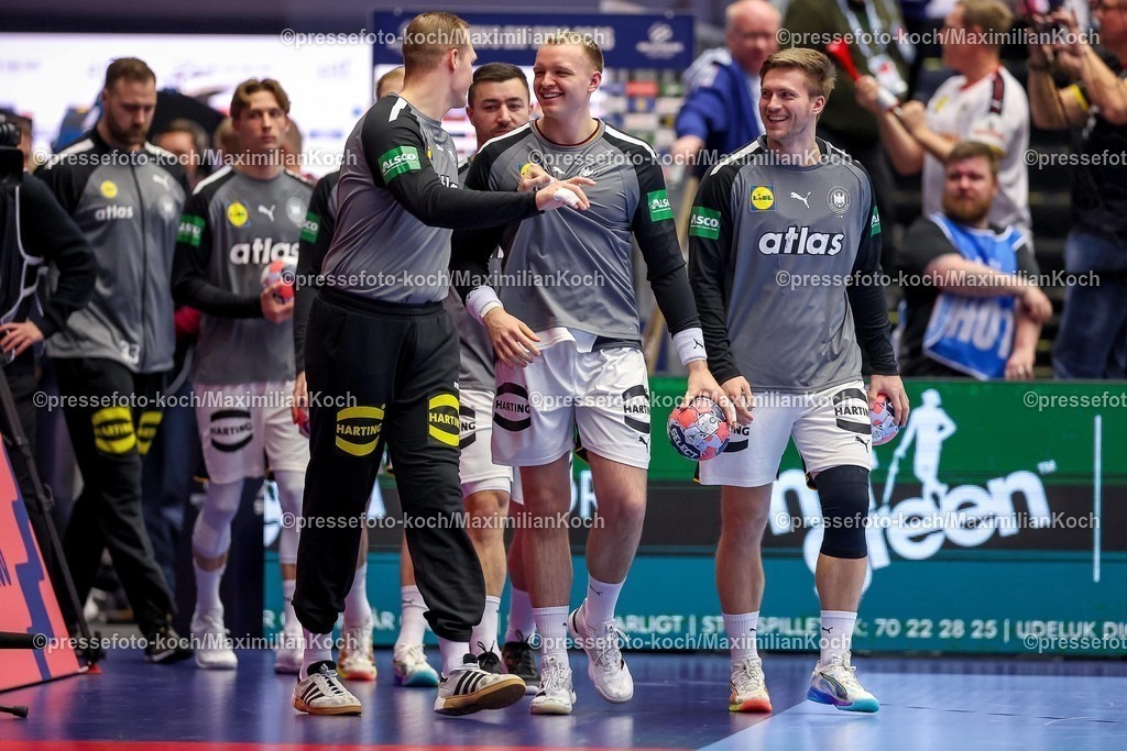 EHF15012602001 | 15.01.2026, Handball, Men's EHF EURO 2026, Deutschland - Östereich, Jyske Bank Boxen in Herning, Dänemark, Preliminary Round:  David Späth (Germany #01) und  Justus Fischer (Germany #54)  Franz Semper (Germany #32) 