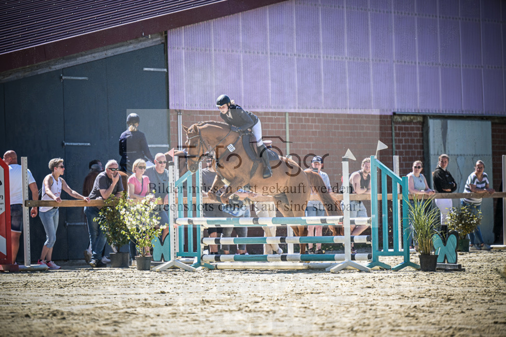 DOS_1025 | Entdecke hochwertige Reitturnierfotos von Foto Oger. Professionell, emotional und authentisch – jetzt Lieblingsmomente im Shop bestellen.Deutschlandweite Turnierfotografie. - Realisiert mit Pictrs.com