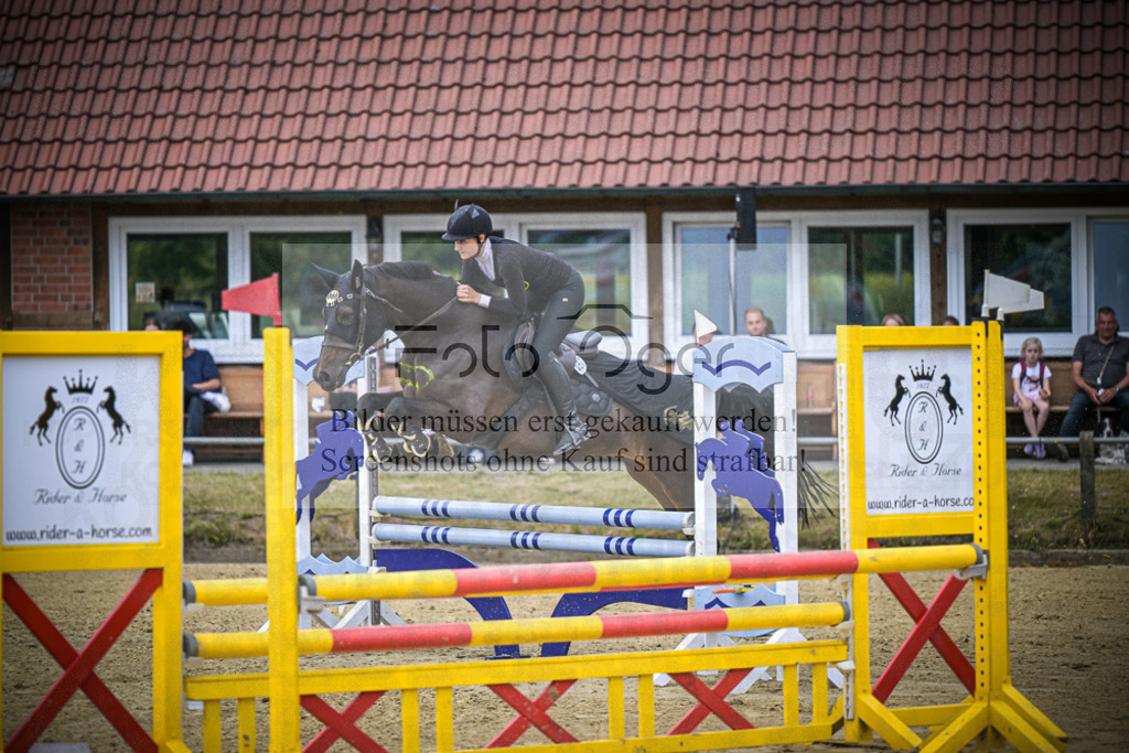 DOS_9086 | Entdecke hochwertige Reitturnierfotos von Foto Oger. Professionell, emotional und authentisch – jetzt Lieblingsmomente im Shop bestellen.Deutschlandweite Turnierfotografie. - Realisiert mit Pictrs.com
