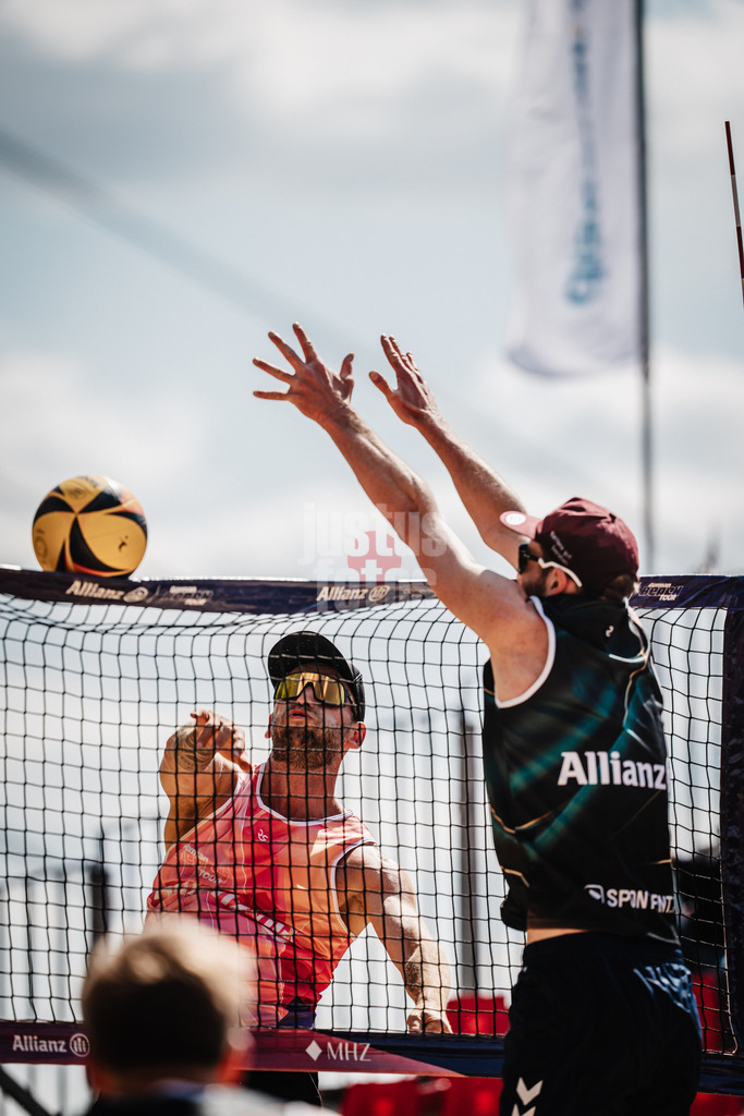 Beachvolleyball | Männer | Allianz German Beach Tour 2025 | Tourstop Düsseldorf | 08.05.2025 | Tilo Backhaus beim Angriff