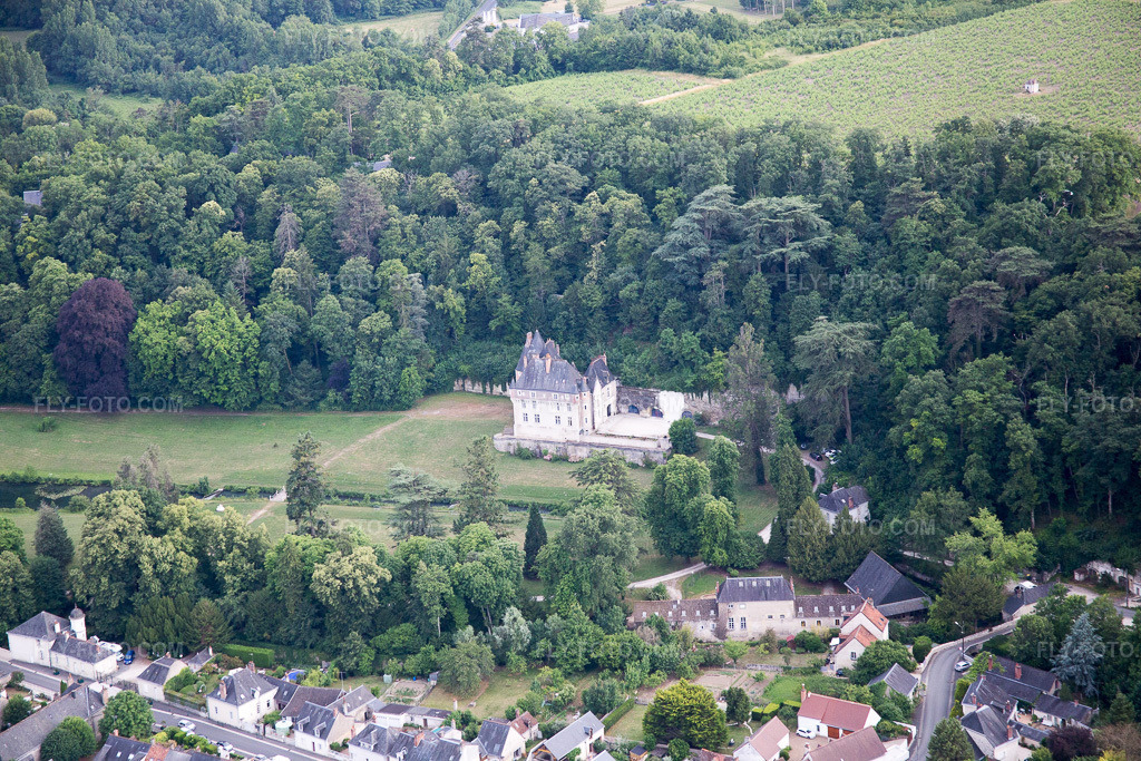 Aerial view: View of the town in Pocé-sur-Cisse in the state Indre et Loire, France. – Photo: IMG_082305.jpg taken on 06/20/2015 by Werner Riehm/FLY-FOTO.com – Resolution of the original: 5472 x 3648 px