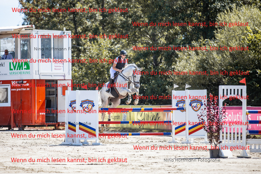 BK1A6820 | Turnierbilder Turnierfotos Nina Hüffmann Turnierfotografie Pferdefotografie Tierzeichnung Haustierzeichnung Pferdezeichnung Hundezeichnung Videograf  - Realisiert mit Pictrs.com