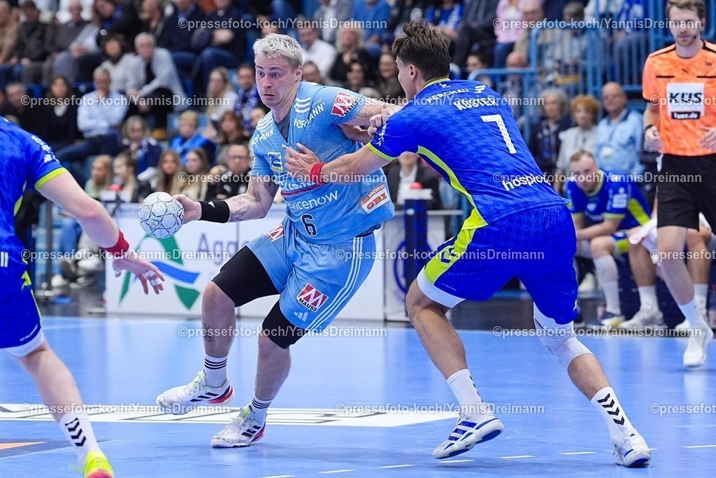 xYDR09102501165 | 09.10.2025, xydrx, Handball, 1.HBL, VFL Gummersbach - HC Erlangen, Schwalbe-Arena: Marek Nissen (HC Erlangen #6) im Zweikampf gegen Julian Koester (VFL Gummersbach #7)