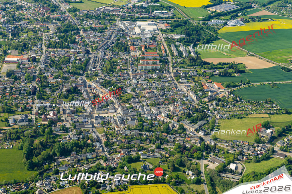 Das Luftbild der Stadt Treuen wurde 2022 vom Flugzeug heraus erstellt (keine Drohnen-Aufnahmen) Aufnahmehöhe ca.450 Meter- hohe Bildauflösung und Druck-Qualität. Garantiert!
