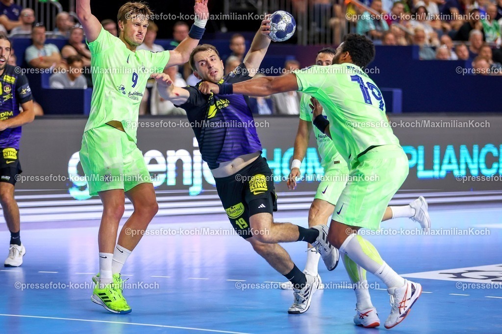 KoeEHF15062501030 | 15.06.2025, Handball, Spiel um Platz 3, TruckScout24 EHF FINAL4, LANXESS arena Köln, HBC Nantes - FC Barcelona: Kauldi Odriozola Yeregui (HBC Nantes FRA #19) wirft den Ball auf das Tor gegen Timothey N Guessan (Barca FC Barcelona ESP #19) 